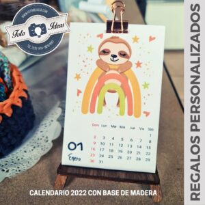 Calendario 2023 con base de madera