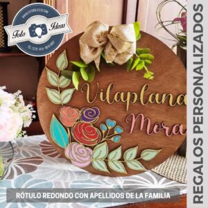 Rótulo redondo con apellidos de la familia